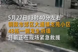 错位暴打国王小后卫！阿隆-戈登半场5中5砍下13分5板3助